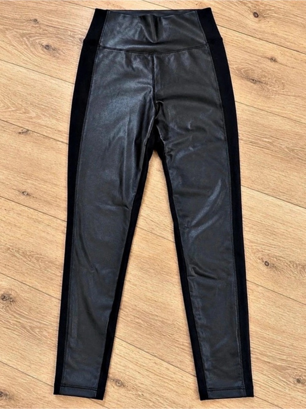 Athleta Women’s Medium Black High-Rise Leggings with Back Pockets